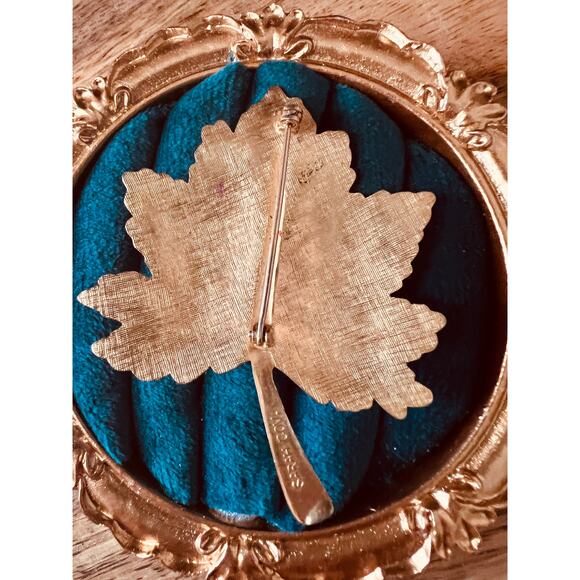 Vintage Sarah Coventry Gold Leaf Brooch Faux Pearl Maple Pin 2.5” Signed - Picture 4 of 8